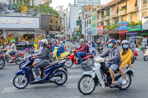 Chi Minh Wietnam Kwietnia 2018 Widok Typowe Skrzyżowanie Wietnamski Ulic — Zdjęcie stockowe