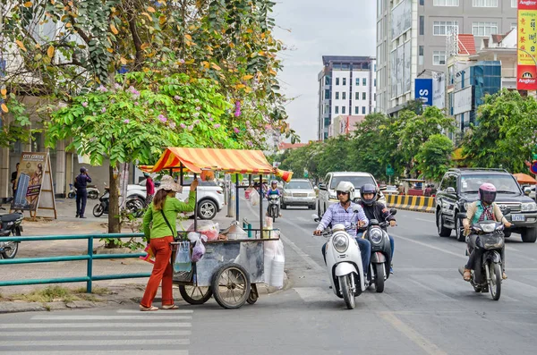 Phnom Penh Kambodża Kwietnia 2018 Widzenia Typowe Skrzyżowanie Ulic Kambodży — Zdjęcie stockowe