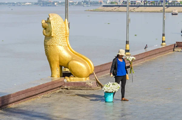 Phnom Penh Camboya Abril 2018 Preah Sisowath Quay Paseo Público — Foto de Stock