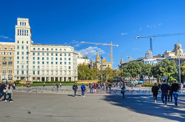 Barcelona Spanien November 2018 Plaza Cataluna Platz Kataloniens Mit Taubenschwärmen — Stockfoto