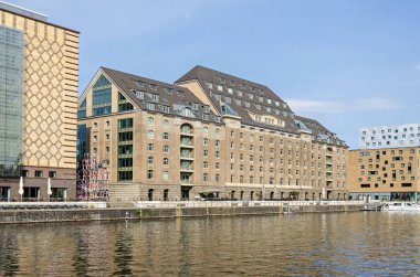 Spreespeicher - olay yeri sağ Osthafen Spree Nehri'nin kıyısında yaratıcı medya bölgesinin merkezinde