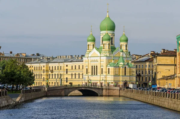 Griboyedov Canal Aterro Com Ponte Mogilyovsky Igreja Santo Isidoro Igreja — Fotografia de Stock