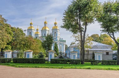 Aziz Nikolaos deniz Katedrali veya deniz St Nicholas Katedrali, büyük bir Barok Ortodoks katedrali ve sözde Elizabeth veya Rastrellian Barok Batı kesiminde, Saint Petersburg'un merkezinde büyük bir örnek
