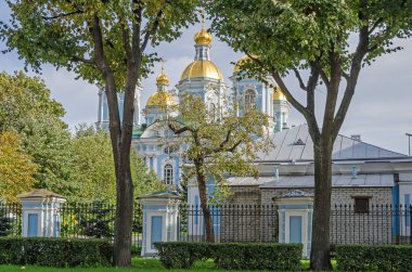 Aziz Nikolaos deniz Katedrali veya deniz St Nicholas Katedrali, büyük bir Barok Ortodoks katedrali ve sözde Elizabeth veya Rastrellian Barok Batı kesiminde, Saint Petersburg'un merkezinde büyük bir örnek