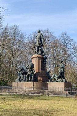 Tiergarten, en büyük kentsel park B Bismarck Anıtı