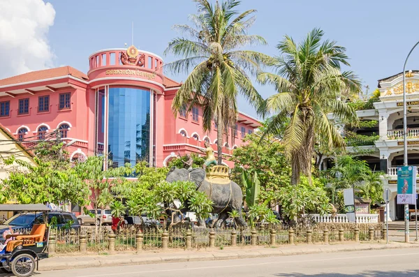 Ulusal Bankası ve Terrasse des Elefants otel Siem Reap, Kamboçya