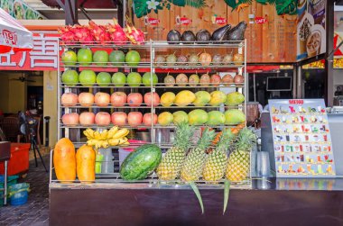 Taze meyve suları ve smoothies sunulan, sıkılmış ve karışık ile Tipik durak