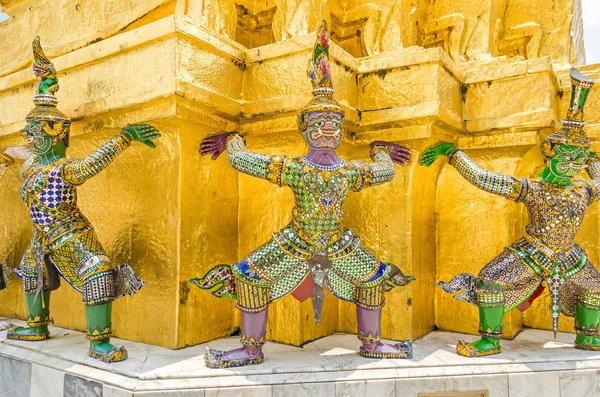 Caryatiden van de gouden Chedi van Wat Phra Kaew in het Koninklijk Paleis — Stockfoto