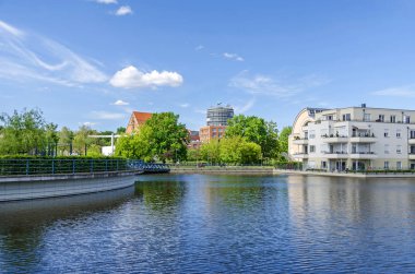 Klinik Medical Park Humboldt ile Liman havzası Tegeler Hafen