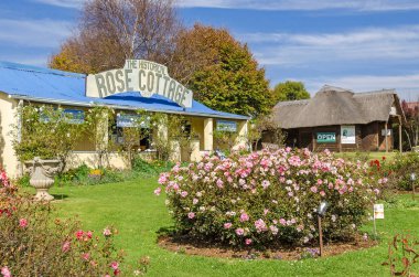 Rose Cottage B&B ve Restaurant ve İpek Mağazası ile Naledi Drive