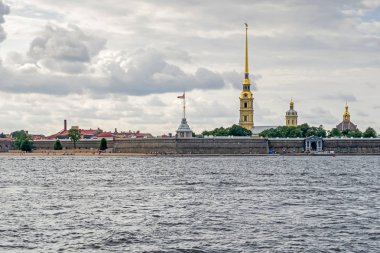  Peter ve Paul Kalesi 'nin Saint Petersburg, Rusya' daki halk plajları