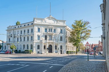 Potsdam, Almanya - 30 Eylül 2020: İdari Mahkeme binası, eski sigorta binası, şehrin anıtında kayıtlı bir mimari anıt 