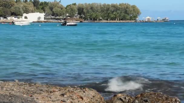 Schöne Kleine Bucht Mit Einem Motorschiff Hintergrund Urlaub Meer Schöne — Stockvideo