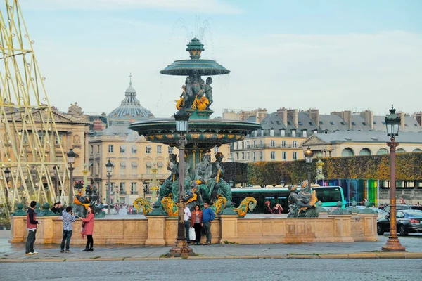 Paryż Francja 2015 Ilustrujący Redakcyjny Widok Place Concorde Fontannę Mórz — Zdjęcie stockowe