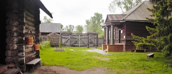 Nádvoří Starého Ruského Panství Velká Brána Část Stavby Dřeva — Stock fotografie