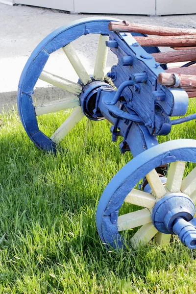 Lackierte Räder Und Vorderachse Einer Alten Pferdekutsche Blaue Farbe Hoher — Stockfoto