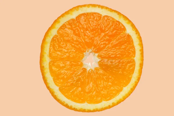 Orange Gros Plan Coupé Isoler Sur Fond Couleur Pêche — Photo