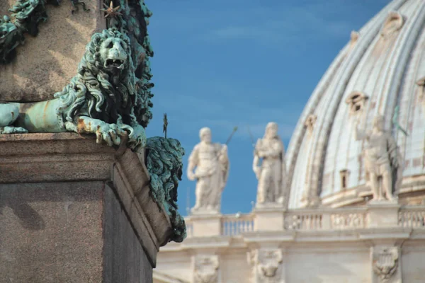 The base of the obelisk on the main square of the Vatican, high — Stock Photo, Image