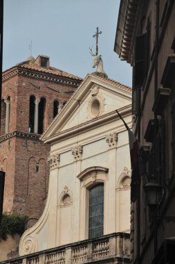 Roma, İtalya, 10/25/2015 Pantheon yakınlarındaki Açıklayıcı Editoryal Kilisesi Sant Eustachio, sokak fotoğrafçılığı.