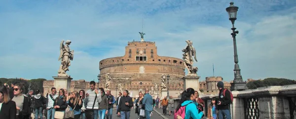 Rome Italy 2015 Illustrative Editorial Bridge Tiber Castle Angel Tourists — Stock Photo, Image