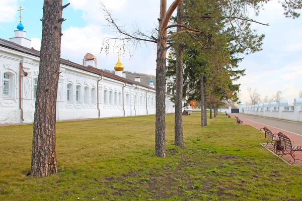 Petit Parc Avec Des Bancs Dans Monastère Orthodoxe Masculin Silence — Photo