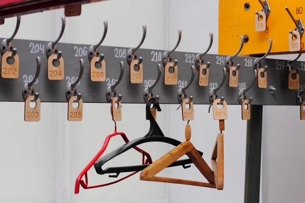 Empty Hangers School Wardrobe Waiting Students Close End Quarantine Self — Stock Photo, Image