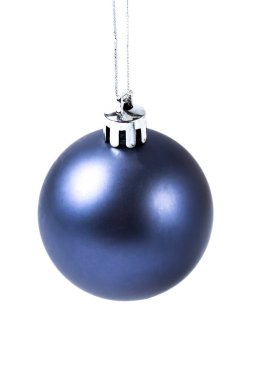 Noel ya da yeni yıl balosu beyaz arka planda bir kolye, yakın plan.