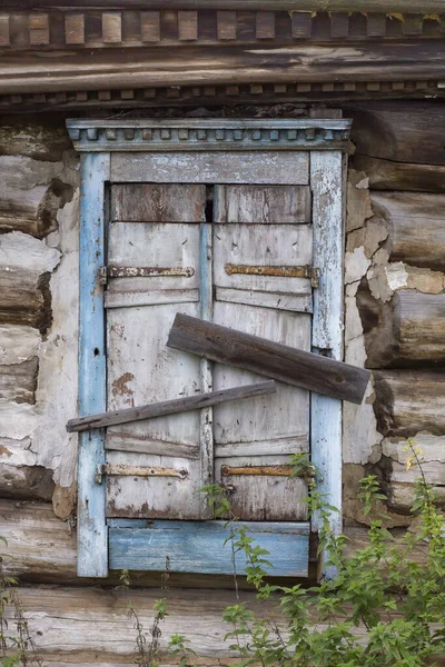 Old Window Abandoned Log House Closed Shutters Clogged Boards Woodcarving — 스톡 사진