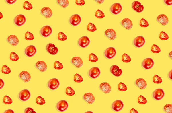 Tomaat Abstracte Achtergrond Set Van Rijpe Tomaten Plakjes Gele Achtergrond — Stockfoto