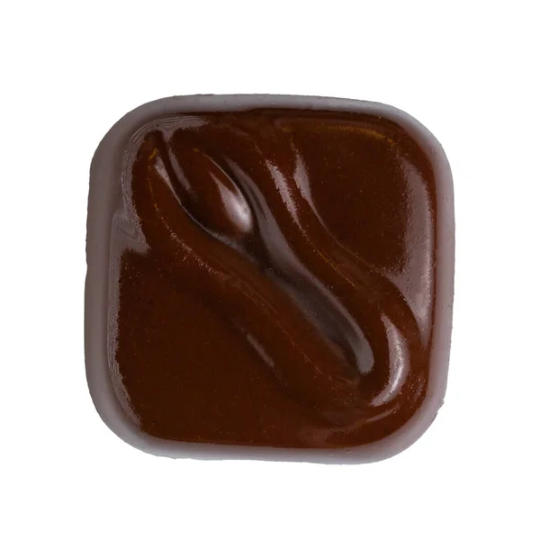 チョコレートキャンディーのクローズアップ 白に隔離された — ストック写真
