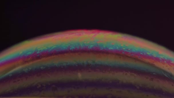 背景黑暗彩虹气泡 — 图库视频影像
