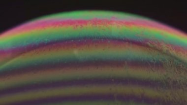 Yeşil ve pembe balonu