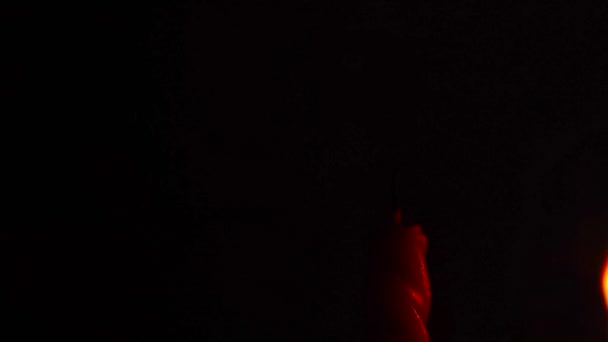 Kırmızı Bir Mum Işığı — Stok video