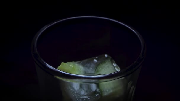 冰中冷冻黄瓜 — 图库视频影像