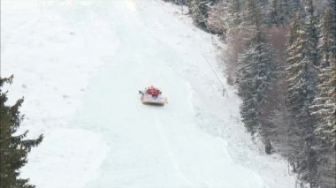 Kayak koşmak üstünde bir rulo ile