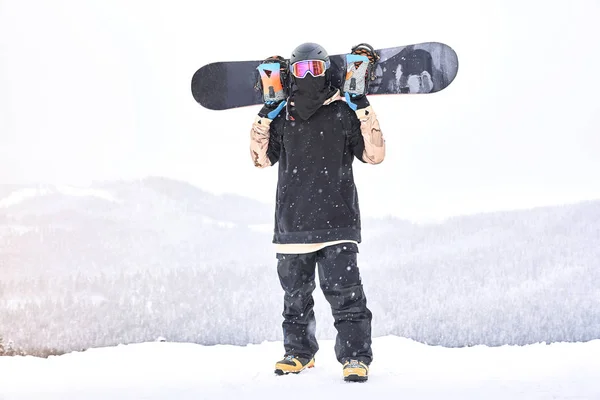 Snowboarder Auf Dem Hügel Schuss Des Mannes Snowboarder Hält Brett — Stockfoto