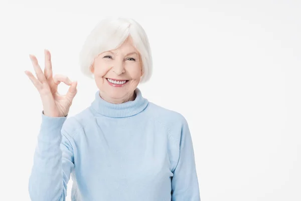 Senior Mooie Vrouw Doet Gebaar Staande Geïsoleerde Witte Achtergrond — Stockfoto