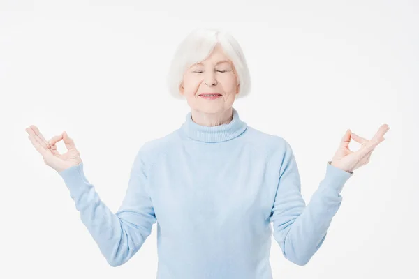 Senior Woman Relax Eyes Closed Doing Meditation Gesture Fingers Standing — Stock Photo, Image