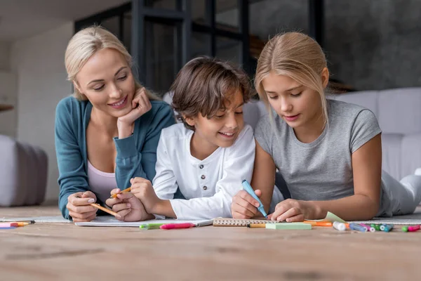 Babysitter Helping Childrens Homework Fun Time Together — Stock Photo, Image