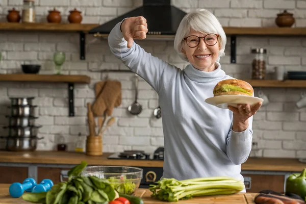 Mujer Anciana Sonriente Concepto Alimentación Saludable — Foto de Stock