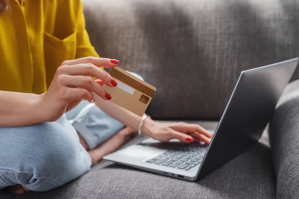 Close Young Pretty Woman Shopping Using Credit Card Laptop Home — Stock Photo, Image