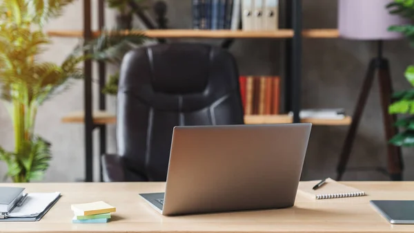Arbeitsplatz Mit Laptop Bequemer Arbeitstisch Büro — Stockfoto