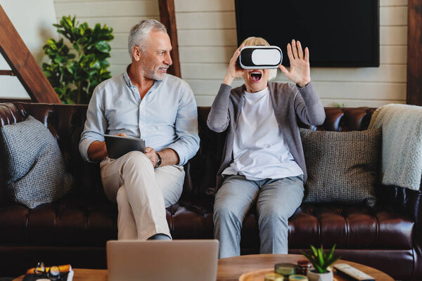 Senior Couple Play Virtual Reality Glasses Headset Tablet Watching Video Royalty Free Stock Images