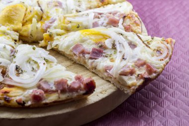 geleneksel İtalyan pizza ahşap tahta etli 