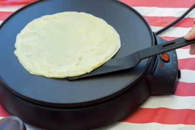 Şef krep krep Pan hazırlanıyor 