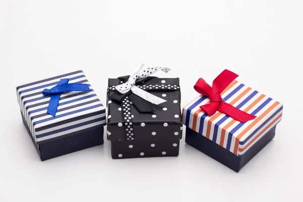 Küçük Renkli Hediye Kutuları Hediye Paketleri Izole Beyaz Studio — Stok fotoğraf