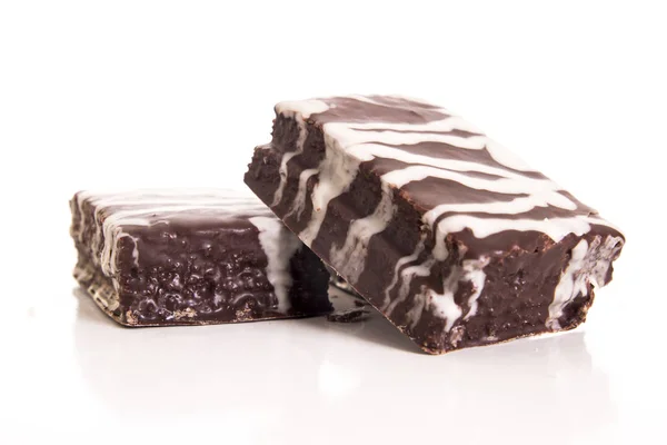 Chocolade Kleine Cakes Met Crème Geïsoleerd Wit — Stockfoto