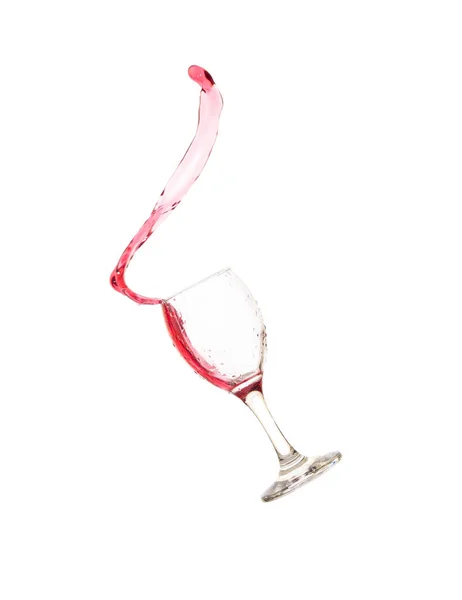 白い背景とガラスの飛び散る赤ワイン — ストック写真