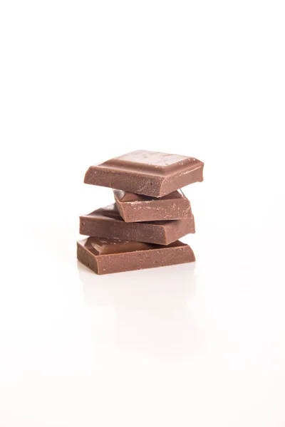 Hoop Zoete Lekker Bruin Chocoladestukjes Geïsoleerd Wit — Stockfoto