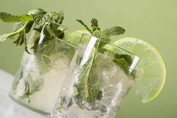 Glasses Cold Mojito Cocktails — Stock Photo, Image